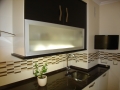 idefonso matanza_cocina-blanca-marron-encimera-silestone